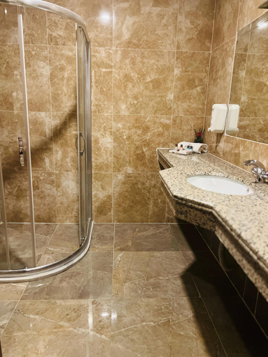 Bathroom 3, BM HOTEL CITY, Merkez