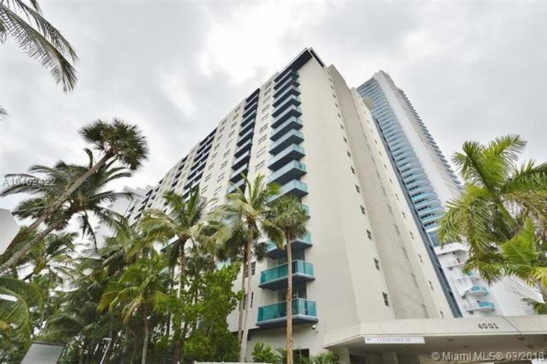 Beautiful penthouse condo with stunning views of both ocean and city, Broward