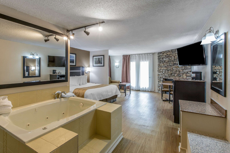 Bathroom, Quality Inn & Suites Gatlinburg North, Sevier