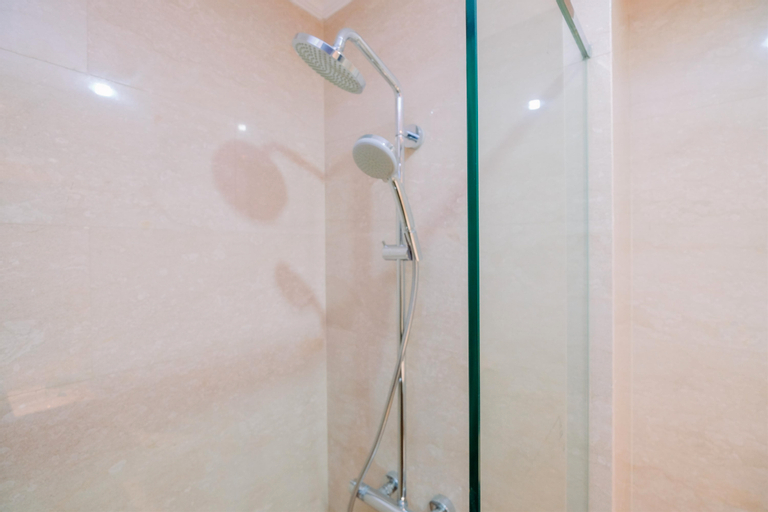 Bedroom 3, Comfort and Modern Look Studio Menteng Park Apartment By Travelio, Central Jakarta