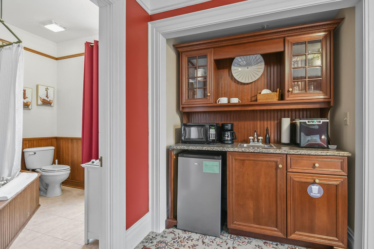 Bathroom 3, The Pasfield House, Sangamon