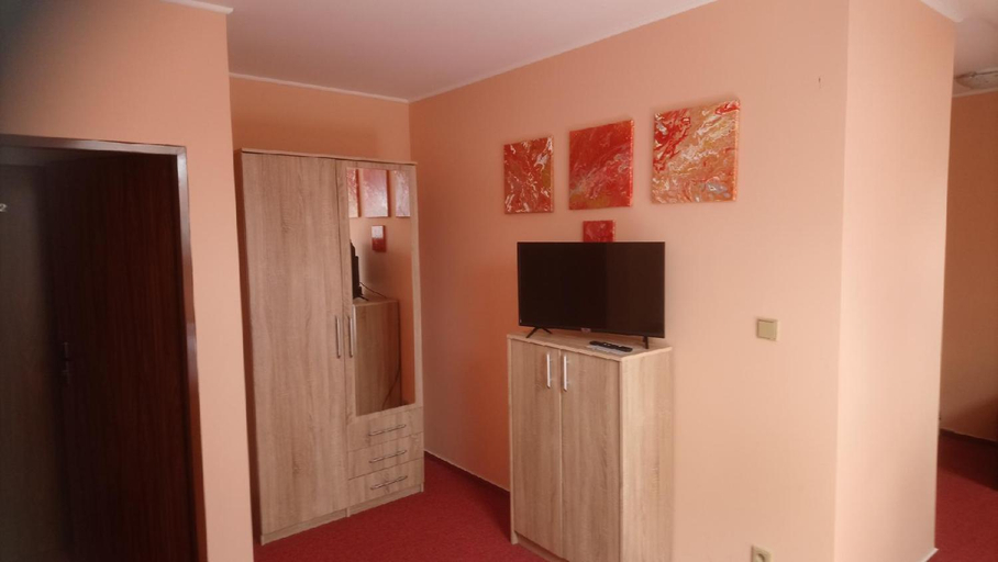 Others 2, Restaurace-Pension-Vinarstvi U Stastnych, Hodonín