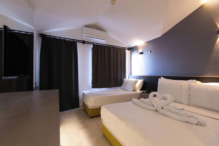 Bedroom 3, Three Points Hotel, Antalya