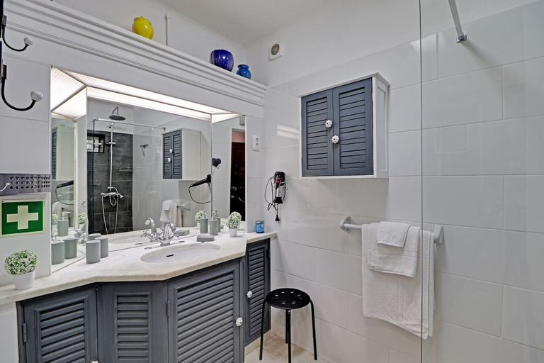 Bathroom, Vilamoura Stylish With Pool by Homing, Loulé