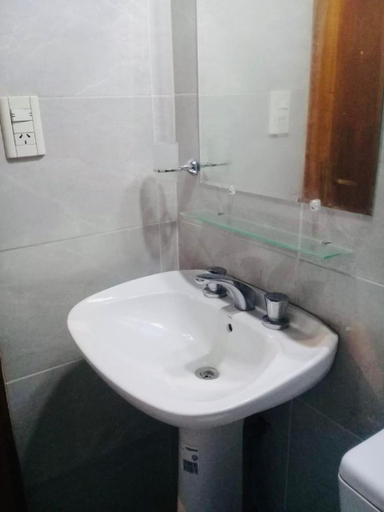 Bathroom, Posada Mis Padres, Capital