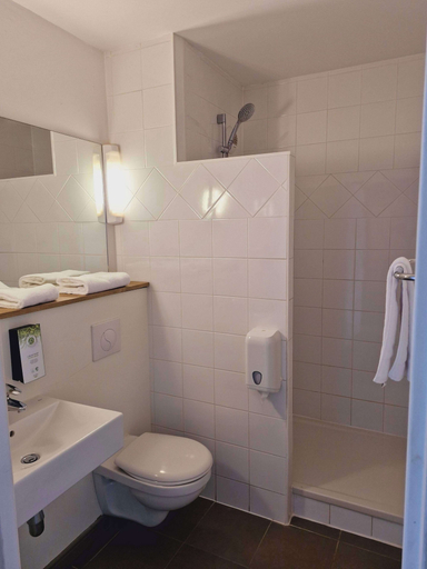 Bathroom 5, Kyriad Carcassonne - Aéroport, Aude