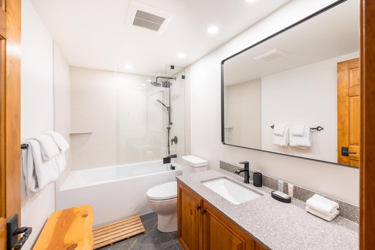 Bathroom 3, #03 Arrowhead Point, Squamish-Lillooet