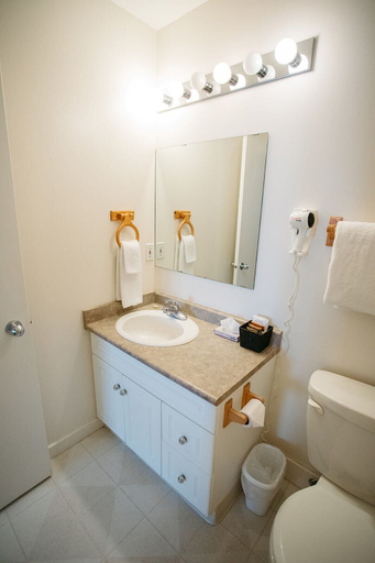 Bathroom 3, The Lund Resort at Klah ah men, Powell River