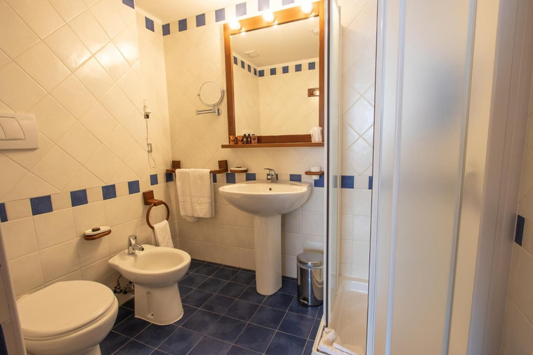 Bathroom 5, Park Hotel, Trento