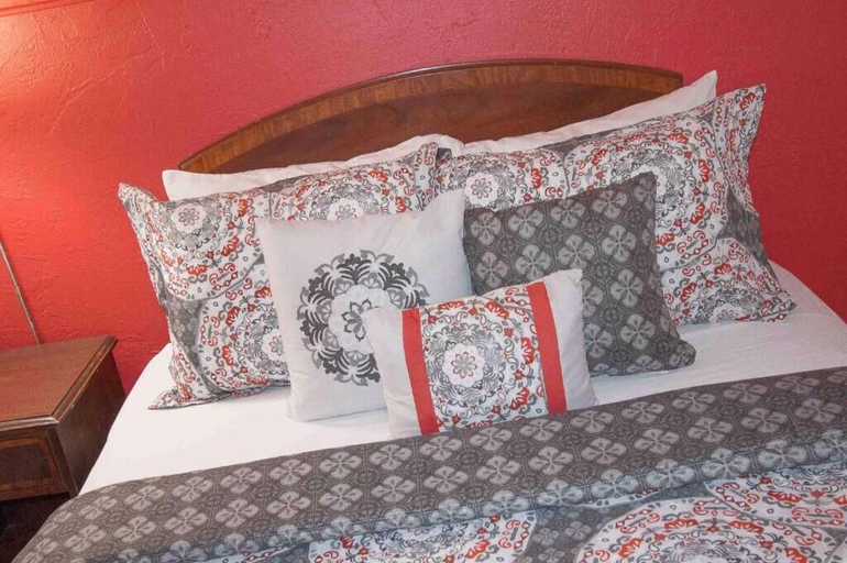 Bedroom 2, Gables Inn, Miami-Dade