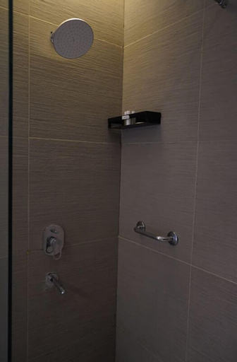 Bathroom 25