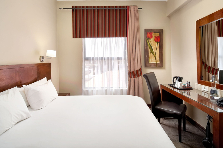 Bedroom 3, Protea Hotel by Marriott Pretoria Hatfield, City of Tshwane