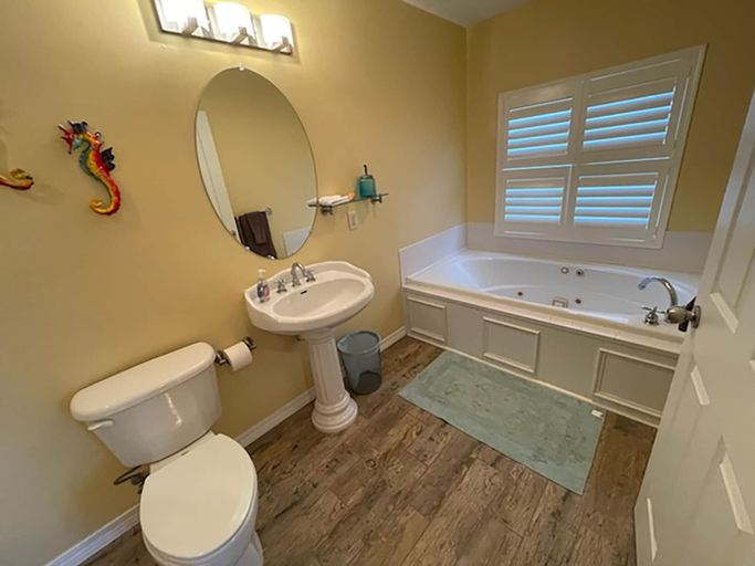 Bathroom 4, Sunset Sanctuary, Bay