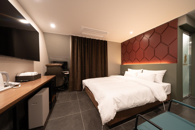 Bedroom 2, Bucheon Hotel Burning, Bucheon