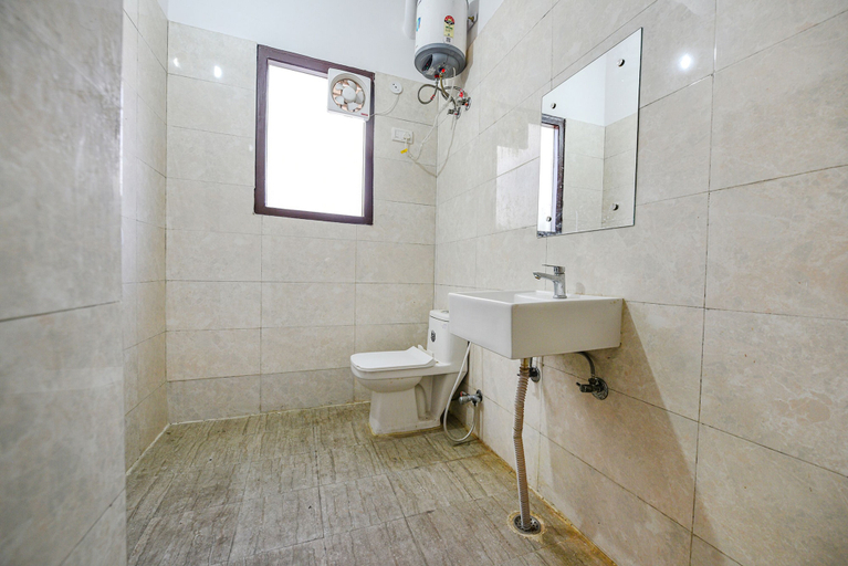 Bathroom, FabExpress Sunrise Sector 51, Gautam Buddha Nagar