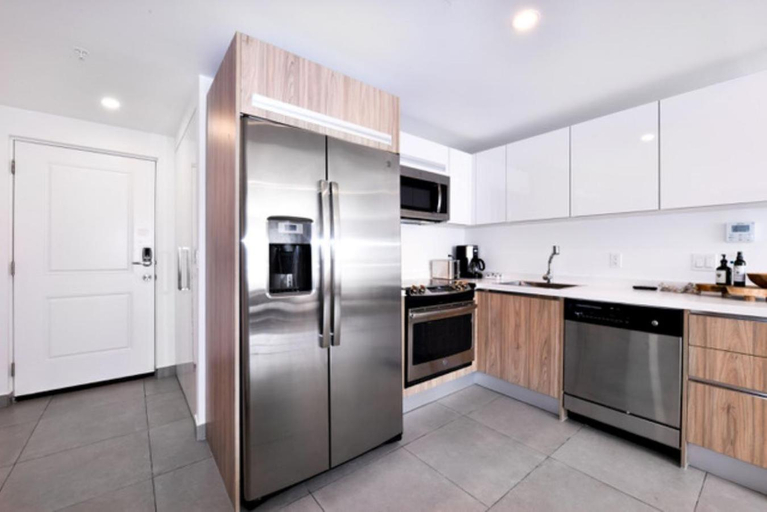 Others 5, Stylish luxury condo, central location, ocean view, pool