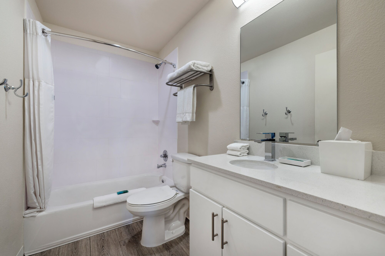 Bathroom 4, Soka Suites Dallas - Las Colinas, Irving