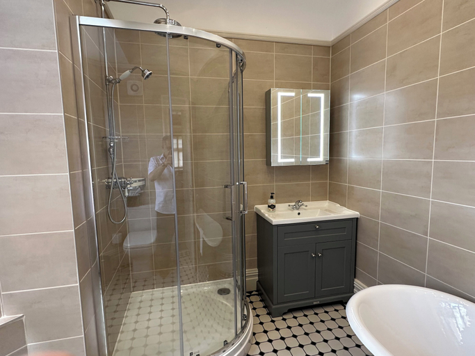 Bathroom 4, Chester Court Hotel, Cheshire West and Chester