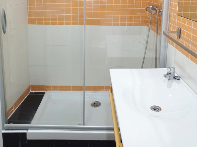 Bathroom 3, Apartamentos Santander Maliaa O Suites 3000, Cantabria