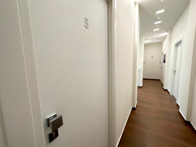 Others 5, Eich Business Accommodation, Caserta