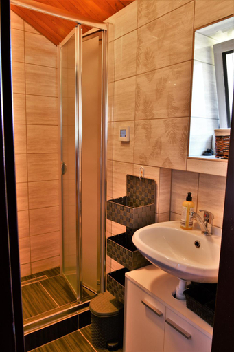 Bathroom 2, Chaloupka u lisaka, Rychnov nad Kněžnou