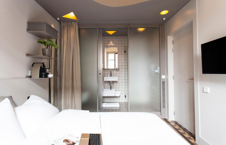 Bathroom 2, DestinationBCN - Universitat Rooms, Barcelona