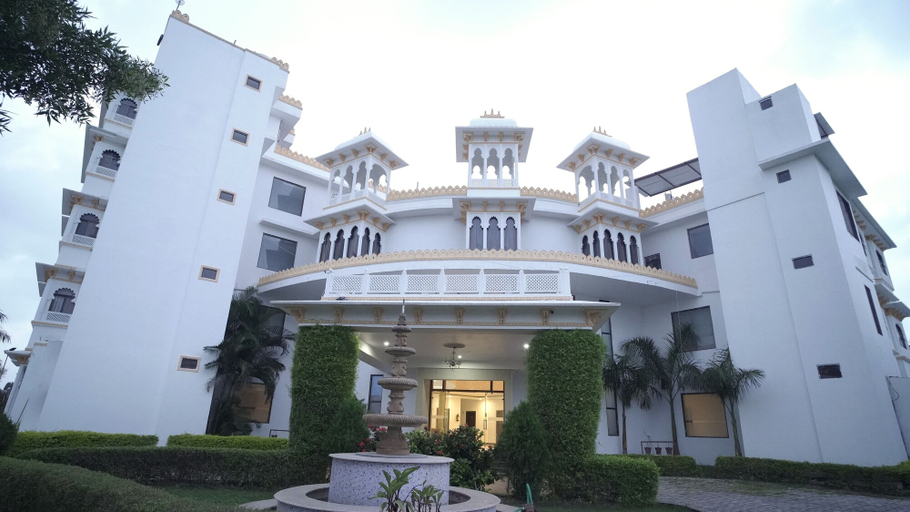Exterior & Views