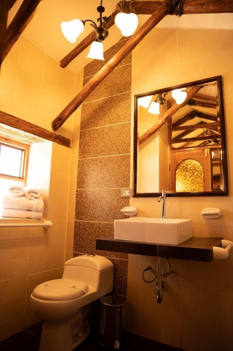 Bathroom 3, El Portal de Qopuy Lodge, Caylloma