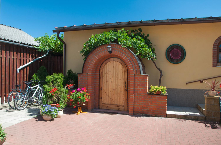 Others 4, Restaurace-Pension-Vinarstvi U Stastnych, Hodonín