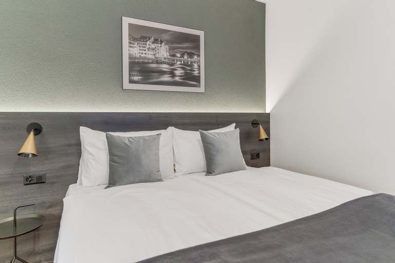 Bedroom 30