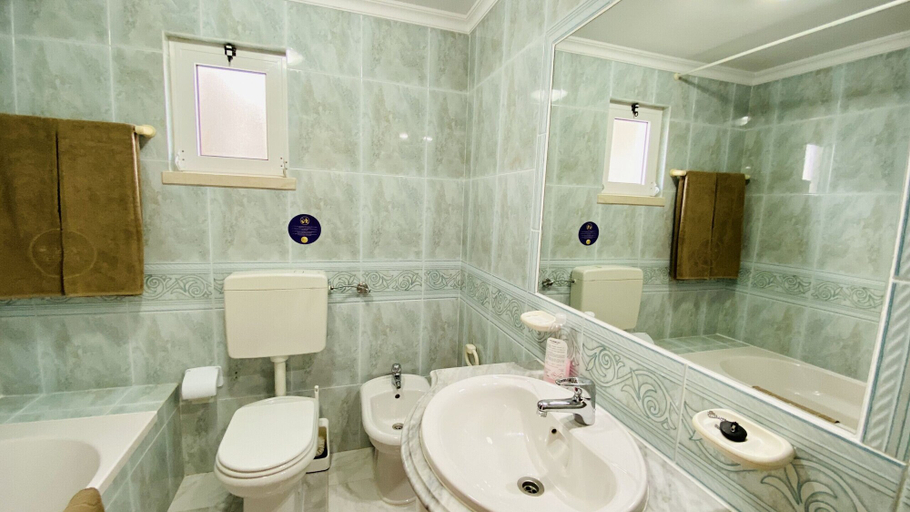 Bathroom 4, Vela CIP, Albufeira
