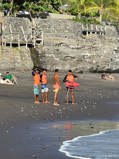 Others 5, Beach On The Rocks, Chiltiupán