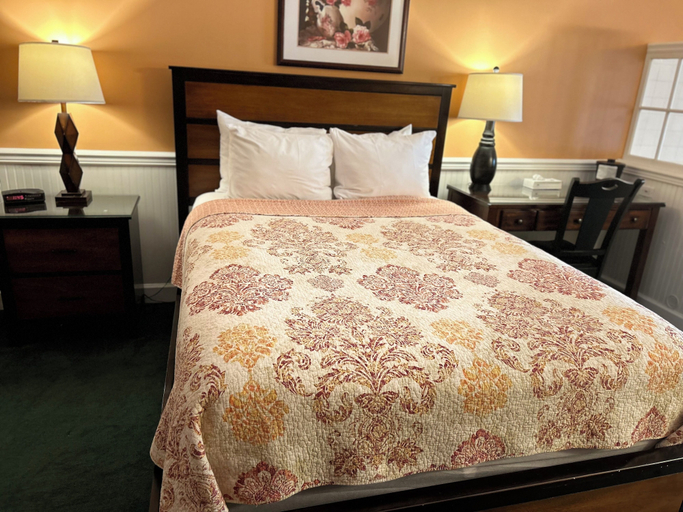 Bedroom 3, County Clare Irish Hotel & Pub, Milwaukee
