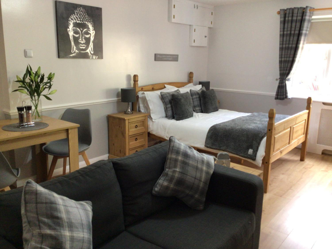 Bedroom 2, Meerkat Manor, Herefordshire