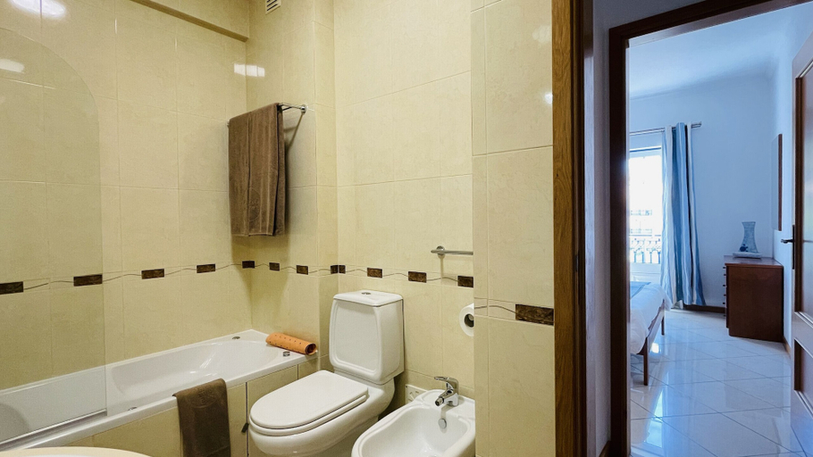 Bathroom 5, Oura CIP, Albufeira
