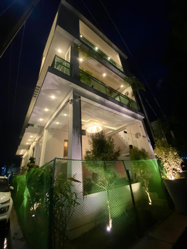 Exterior 7