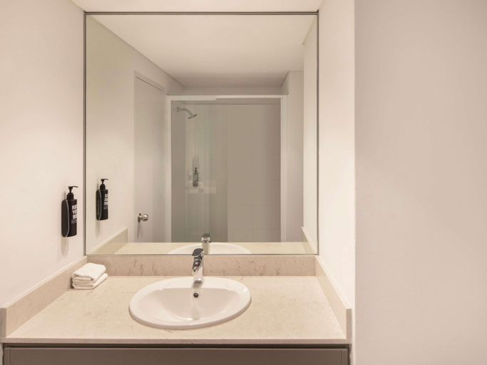 Bathroom 10