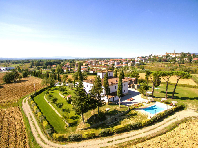Others 5, Farmhouse with swimming pool surrounded by greenery just 20 minutes from Arezzo, Arezzo