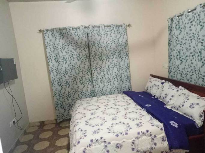 Bedroom 3, Hotel Lily, Tema