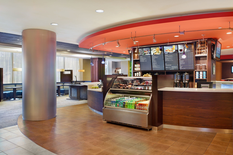 Food & Drinks 5, Courtyard by Marriott Arlington Crystal City/Reagan National, Arlington
