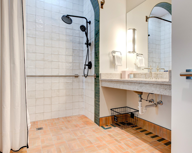 Bathroom 3, Elwood Hotel & Suites, Fayette