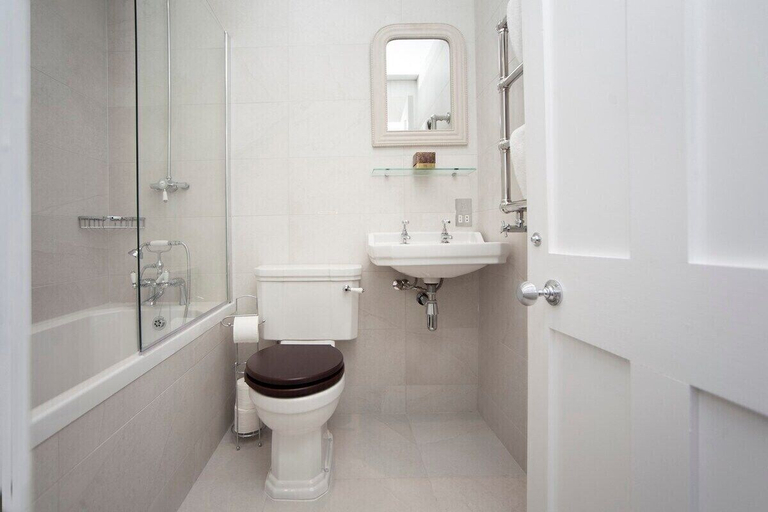 Bathroom 3, Stylish City Centre Apartment - Bath, Bath and North East Somerset