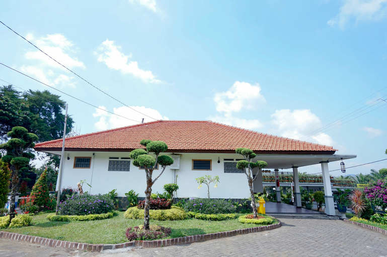 Exterior 2