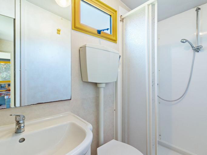 Bathroom 4, Mobile Home in Banjole Near Beach Centinera, Medulin