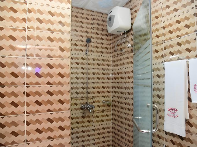 Bathroom 3, Goshen Grand Hotel, Obio/Akp