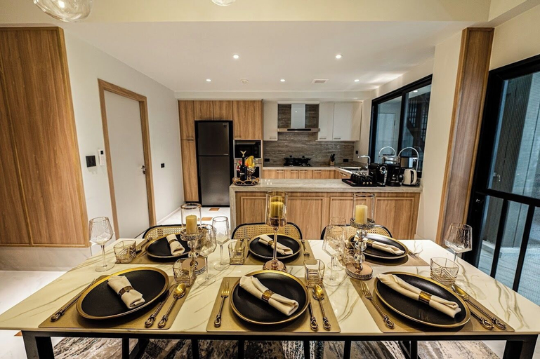 Dining Room 7