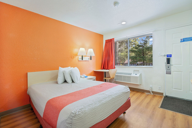Bedroom 3, Motel 6 Big Bear Lake, CA, San Bernardino