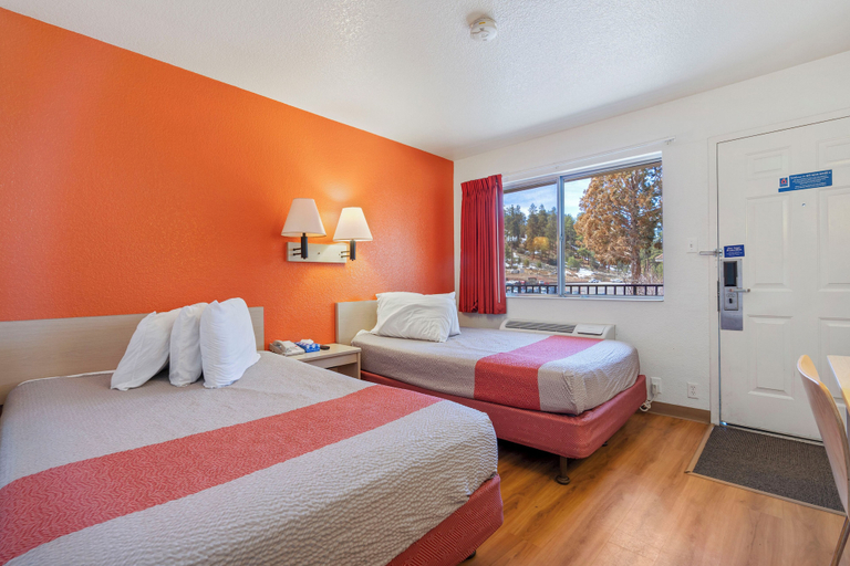 Bedroom 3, Motel 6 Big Bear Lake, CA, San Bernardino