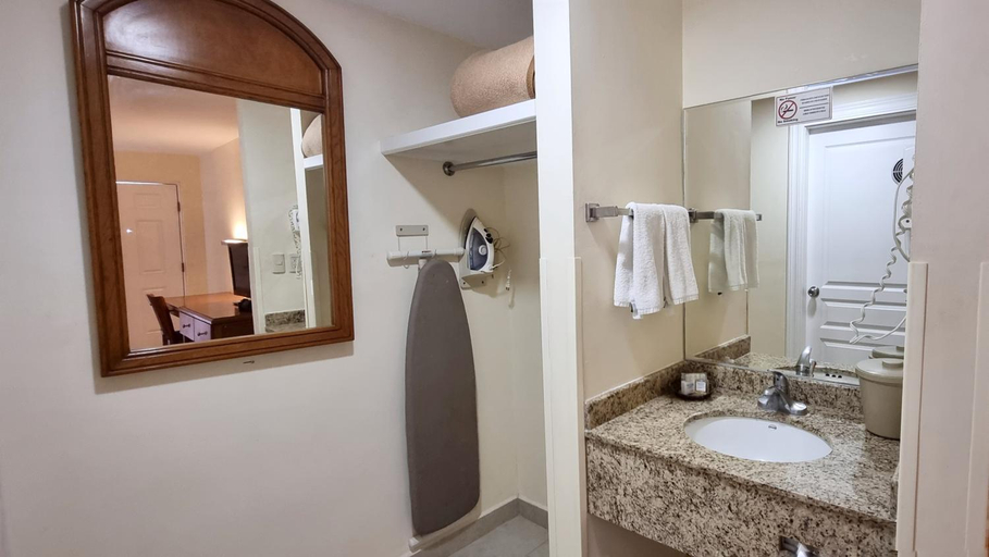 Bathroom 4, Las Misiones Hotel, Monclova