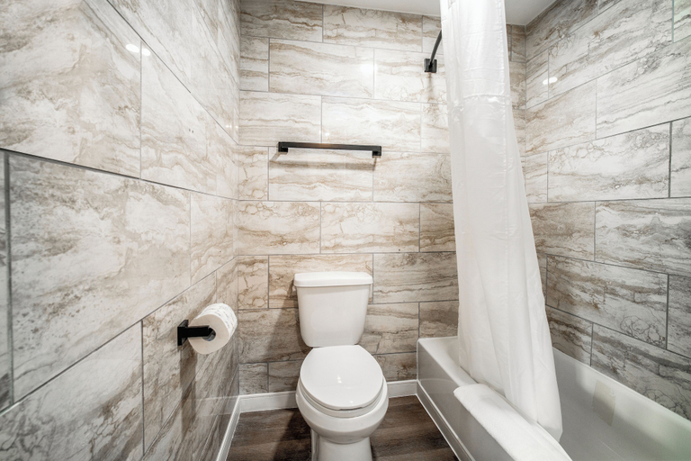 Bathroom 5, Aspire Inn Studios & Spas, Los Angeles
